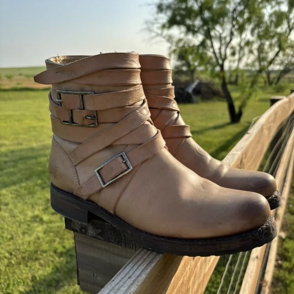 Frye Shoes - Frye Veronica Strappy Boots Gray/Tan size 7.5